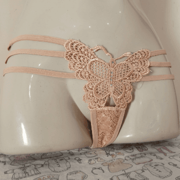 CURVY STRINGS - Hot Butterfly Thongs in Free Size
