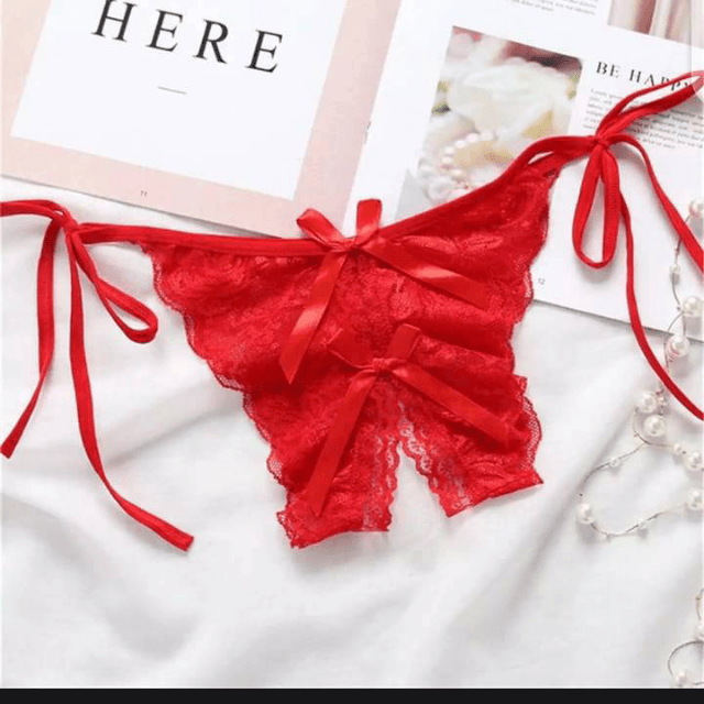 CURVY STRINGS - Hot and Sexy Crotchless Panty