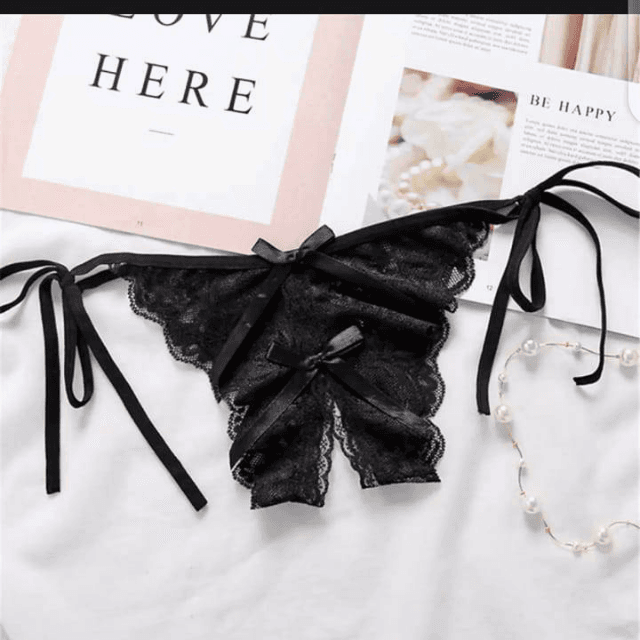 CURVY STRINGS - Hot and Sexy Crotchless Panty