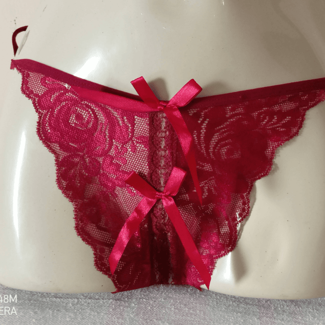 CURVY STRINGS - Hot and Sexy Crotchless Panty